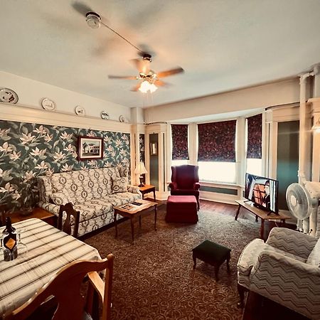 ניו ווסטמינסטר Arundel Mansions Hotel מראה חיצוני תמונה