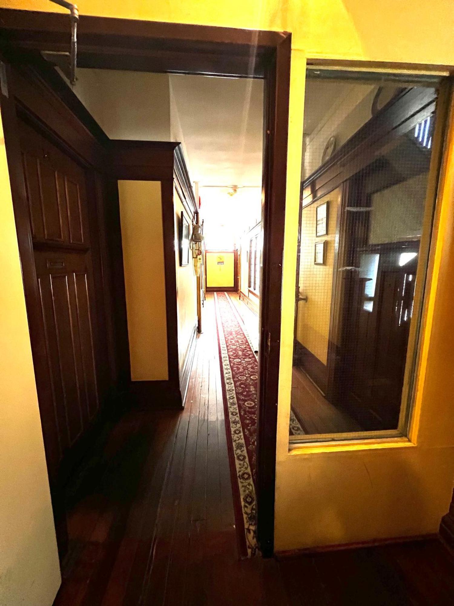 ניו ווסטמינסטר Arundel Mansions Hotel מראה חיצוני תמונה