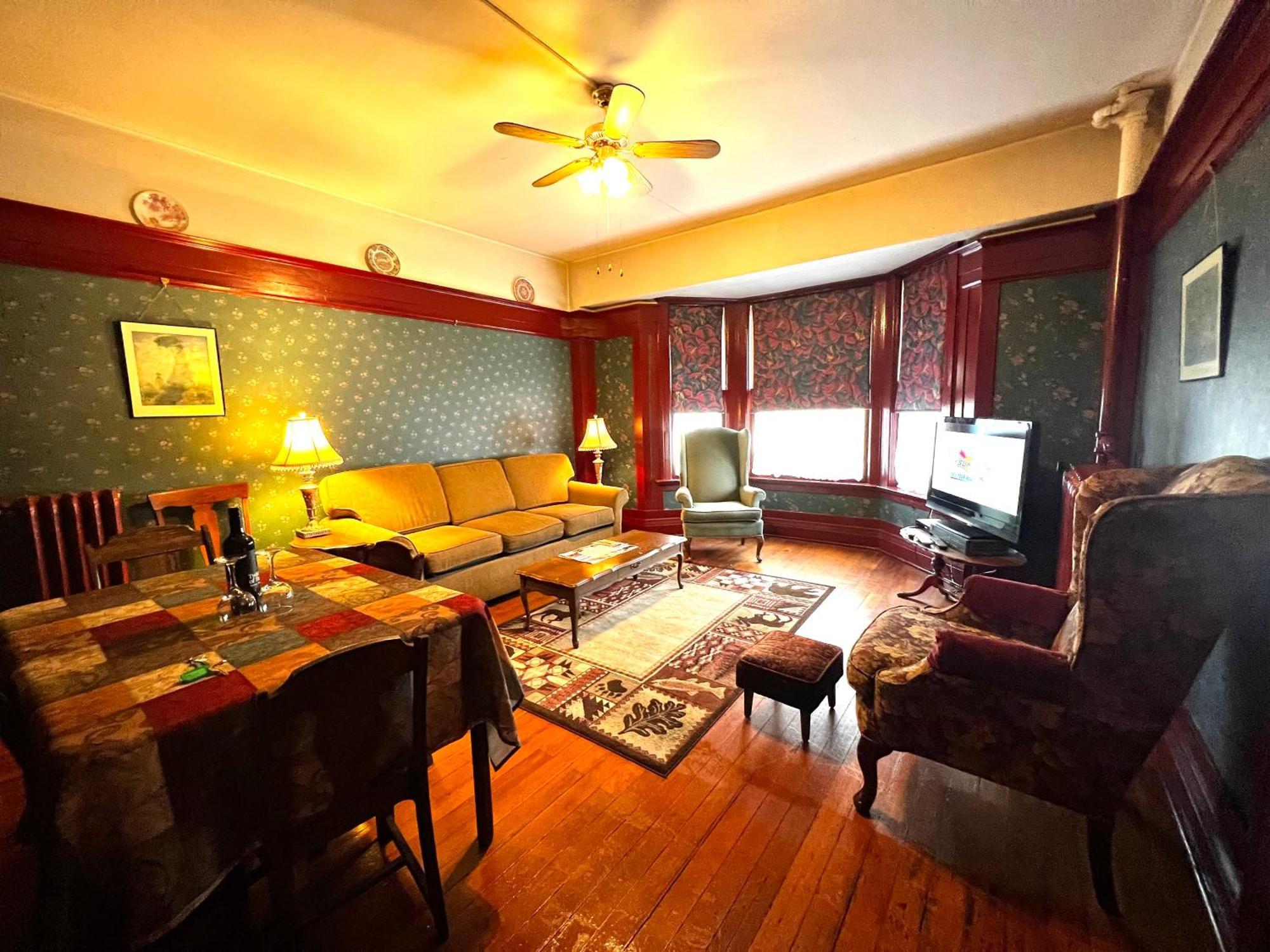 ניו ווסטמינסטר Arundel Mansions Hotel מראה חיצוני תמונה