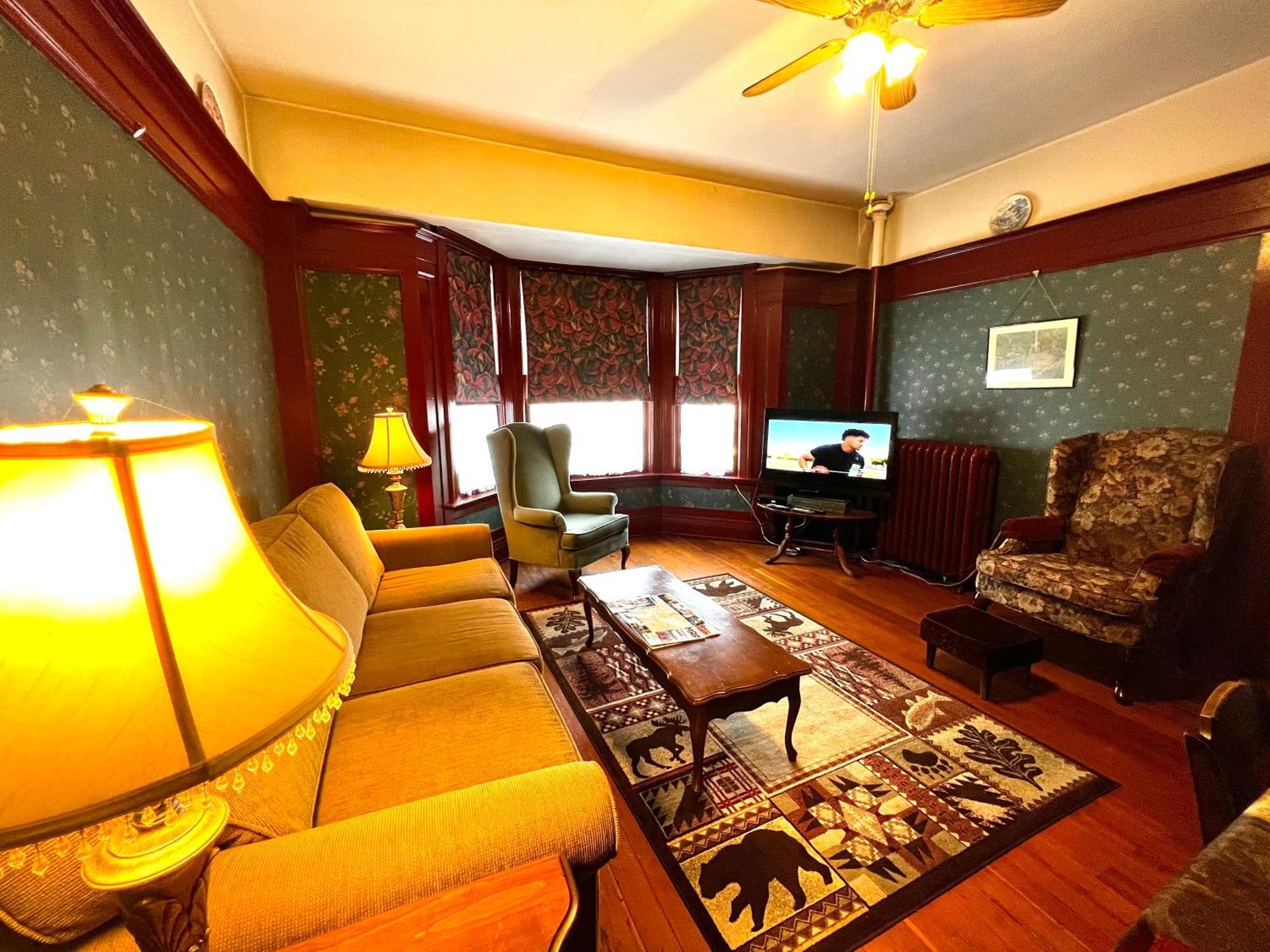 ניו ווסטמינסטר Arundel Mansions Hotel מראה חיצוני תמונה