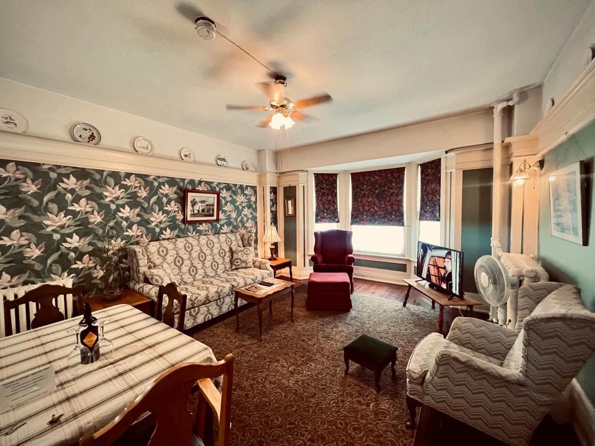 ניו ווסטמינסטר Arundel Mansions Hotel מראה חיצוני תמונה