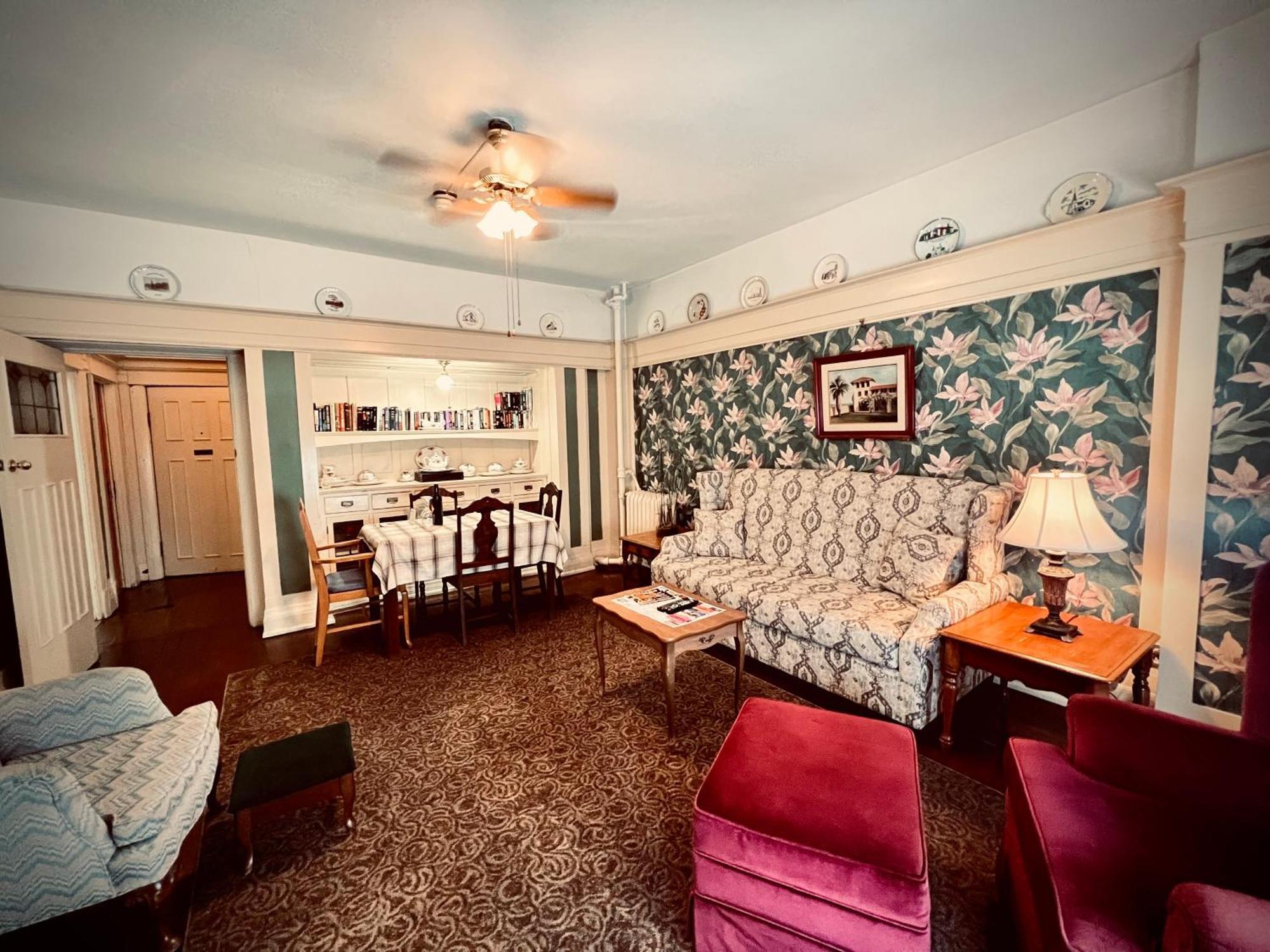 ניו ווסטמינסטר Arundel Mansions Hotel מראה חיצוני תמונה