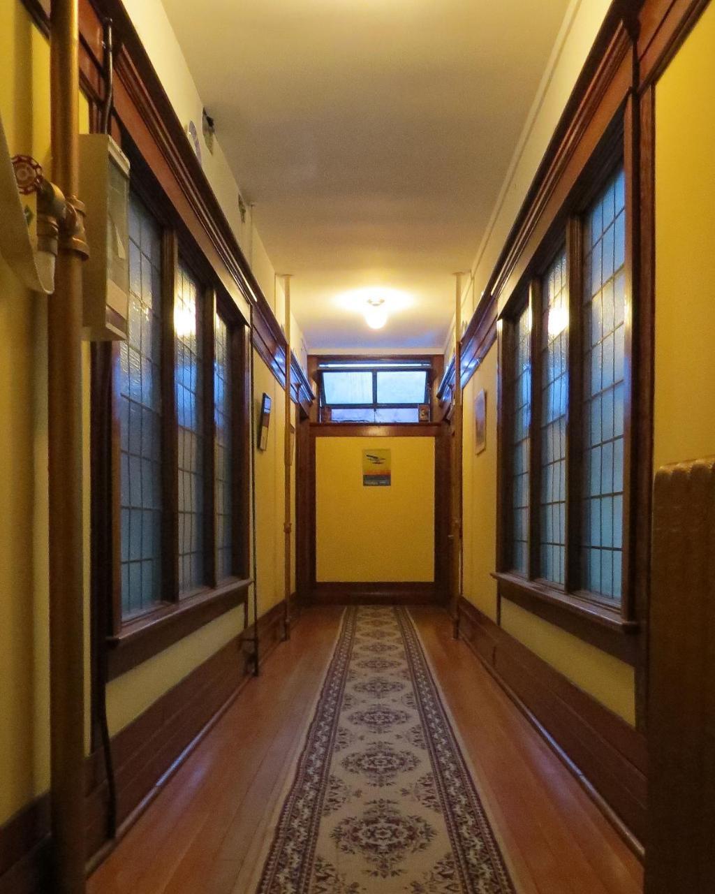 ניו ווסטמינסטר Arundel Mansions Hotel מראה חיצוני תמונה