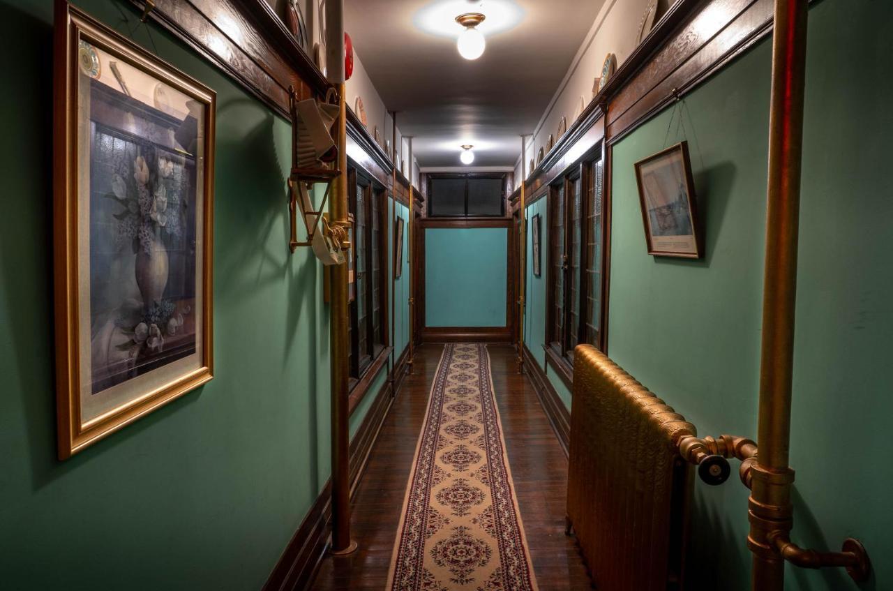 ניו ווסטמינסטר Arundel Mansions Hotel מראה חיצוני תמונה